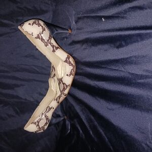 Chic Cream and Brown Snakeskin Heels